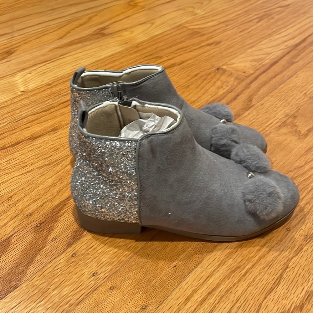 Olivia Millet Girl boots (new in box)